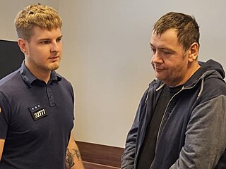 Ob�alovaný Petr Va�enda (vpravo) v jednací síni Krajského soudu v Ostrav�. (21,...