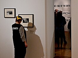Výstava S�l zem� fotografa a architekta Milana Pitlacha zachycuje syrovou i...