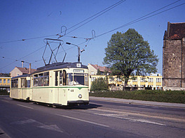 Tramvaj Tatra T2D (v �SSR vyráb�ná Gotha T2-62 pro NDR). Halberstadt, 1990