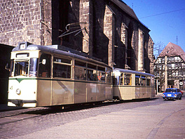 Tramvaj Tatra T2D (v �SSR vyráb�ná Gotha T2-62 pro NDR). Halberstadt, 1990