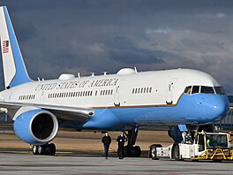Americký letecký speciál Boeing C-32A.