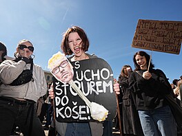 Na nám�stí Jana Palacha se se�li protestující z pra�ských vysokých i st�edních...