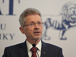 P�edseda Senátu Milo� Vystr�il (ODS) na tiskové konferenci (21. dubna 2026)