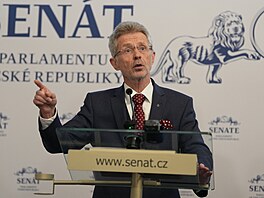 P�edseda Senátu Milo� Vystr�il (ODS) na tiskové konferenci (21. dubna 2026)