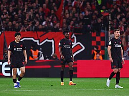 Zkrou�ení Ibrahim Maza, Edmond Tapsoba a Patrik Schick po tref� Harryho Kanea v...