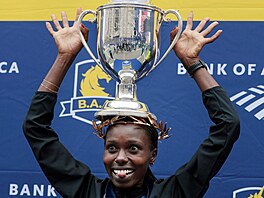 Vít�zka Bostonského maratonu Sharon Lokediová.