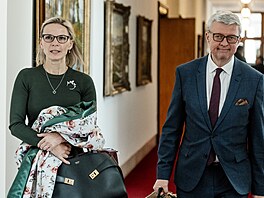 Ministryn� pro místní rozvoj Zuzana Mrázová.a vicepremiér Karel Havlí�ek...