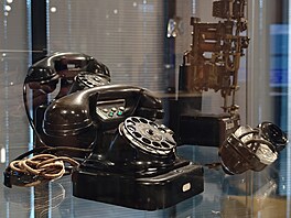 Muzeum telekomunikací ve spole�nosti Cetin � historické telefonní aparáty