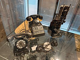 Muzeum telekomunikací ve spole�nosti Cetin � historické telefonní aparáty