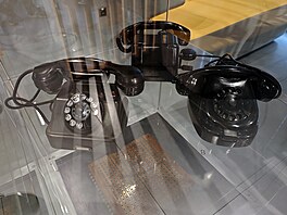 Muzeum telekomunikací ve spole�nosti Cetin � historické telefonní aparáty