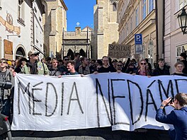 Studenti se z demonstrace na podporu ve�ejnoprávních médií p�esunuli k resortu...