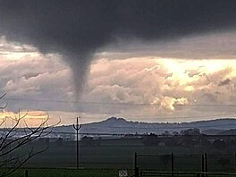 Tornádo zachycené na Ji�ínsku