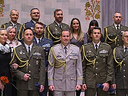 Ná�elník Generálního �tábu A�R Karel �ehka (uprost�ed p�i spole�ném...