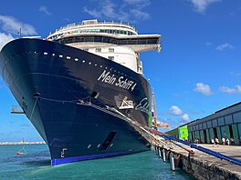 Lo� Mein Schiff 4 spole�nosti TUI kotví v Karibiku. (30. prosince 2023)