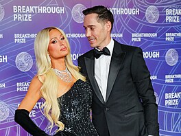 Paris Hiltonová a Carter Reum na gala po udílení Breakthrough Prize v Santa...