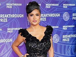 Salma Hayeková na gala po udílení Breakthrough Prize v Santa Monice (18. dubna...