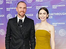 Charlie McDowell a Lily Collinsová na gala po udílení Breakthrough Prize v...