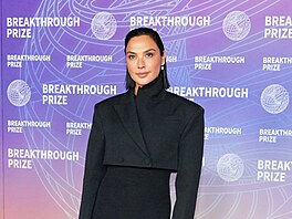 Gal Gadotová na gala po udílení Breakthrough Prize v Santa Monice (18. dubna...