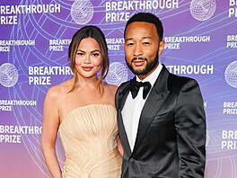 Chrissy Teigenová a John Legend na gala po udílení Breakthrough Prize v Santa...