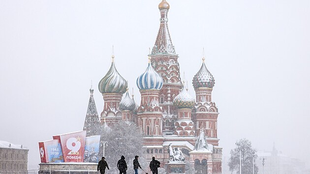 Moskvu zasáhla pozdní sněhová bouře, podobně na tom byla v roce 1880