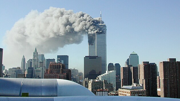 Po �toc�ch na New York a Washington 11. z��� 2001 bylo na��zeno uzemnit v�echna letadla v americk�m vzdu�n�m prostoru. Na t�i dny se zastavila velk� ��st sv�tov� leteck� dopravy.