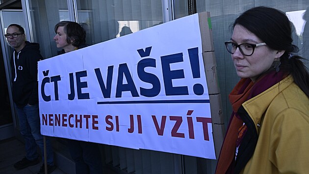 Odbory �T vyhl�sily spole�n� s iniciativou Ve�ejnopr�vn� st�vkovou pohotovost na neomezenou dobu. D�vodem je n�vrh z�kona, kter� m� za c�l zm�nu financov�n� ve�ejnopr�vn�ch m�di� pod st�tn� rozpo�et. (22. dubna 2026)