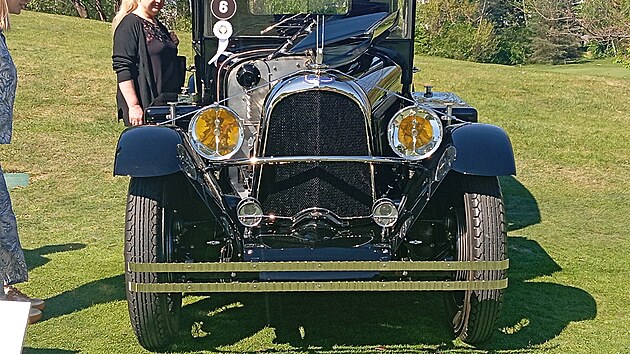 �est� ro�n�k presti�n� p�ehl�dky Automobilov� klenoty p�il�kal o v�kendu 25.�26. dubna do are�lu Galerie Golf Hostiva� stovky milovn�k� historick�ch automobil� i �irokou ve�ejnost.