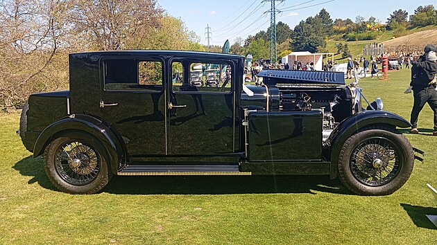 �est� ro�n�k presti�n� p�ehl�dky Automobilov� klenoty p�il�kal o v�kendu 25.�26. dubna do are�lu Galerie Golf Hostiva� stovky milovn�k� historick�ch automobil� i �irokou ve�ejnost.