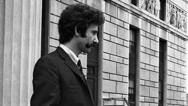 Tato fotka je z doby, kdy �lo do tuh�ho, Serpico mluv� o korupci, rok 1970.