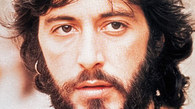 Al Pacino v Serpicov� roli. Velmi p�esv�d�iv�