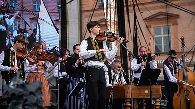 V Olomouci se konal ji� dev�t� ro�n�k tvar��kov�ho festivalu. Z��astnilo se jej rekordn�ch 28 tis�c n�v�t�vn�k�. (18. a 19. dubna 2026)