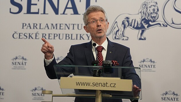 P�edseda Sen�tu Milo� Vystr�il (ODS) na tiskov� konferenci (21. dubna 2026)
