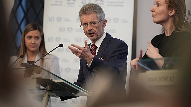 P�edseda Sen�tu Milo� Vystr�il (ODS) na tiskov� konferenci (21. dubna 2026)
