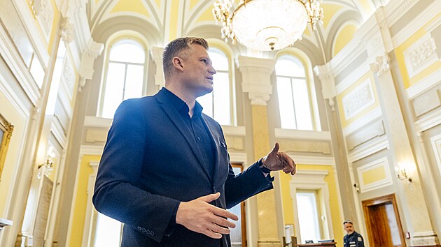 Vl�dn� zmocn�nec pro klimatickou politiku a Green Deal p�ed jedn�n�m vl�dy (20. dubna 2026)