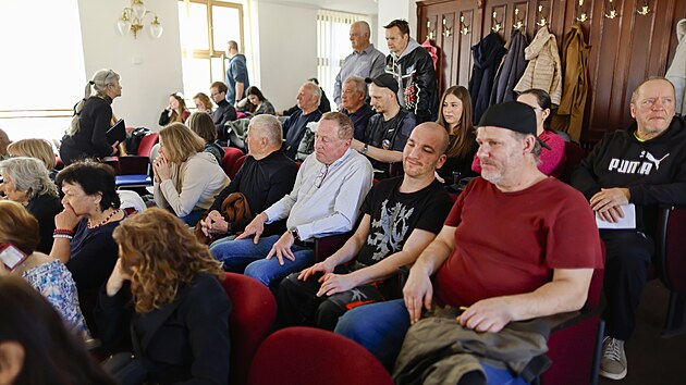 Na jedn�n� jihomoravsk�ho zastupitelstva dorazilo asi t�icet odp�rc� kon�n� sudeton�meck�ho sjezdu v Brn�. Opozi�n� formace SPD a Sta�ilo! cht�ly prosadit distancov�n� od t�to akce, ale ne�sp�n�. (27. dubna 2026)