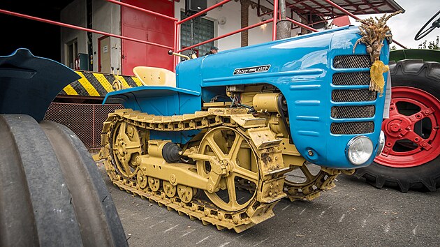 12. ro�n�k v�stavy historick�ch traktor�, stabiln�ch motor� a zem�d�lsk�ch stroj� v Krop��ov� Vrutici