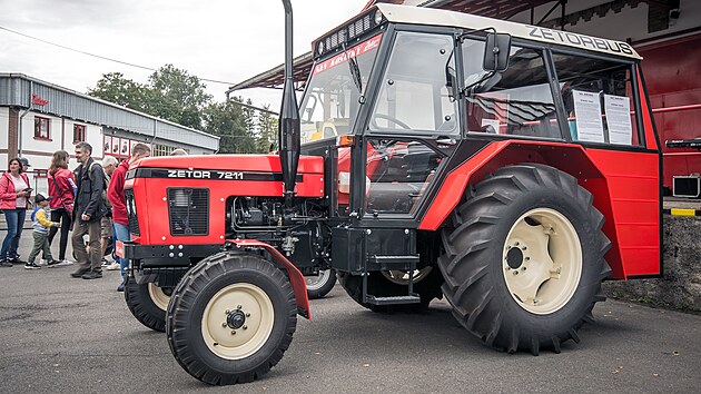 12. ro�n�k v�stavy historick�ch traktor�, stabiln�ch motor� a zem�d�lsk�ch stroj� v Krop��ov� Vrutici