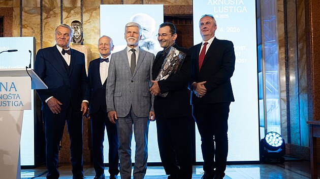 Pavel předal Vetchému Cenu Arnošta Lustiga. Obrovská odpovědnost, řekl herec