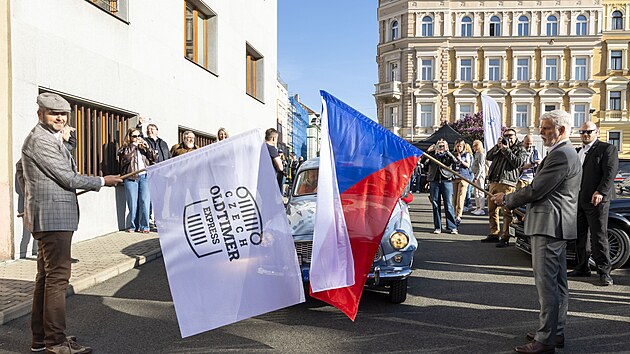 Vytrvalostn� j�zda historick�ch a klasick�ch voz� nap��� Evropou. Sout� Czech Oldtimer Express odstartovala do sv�ho �tvrt�ho ro�n�ku v �ter� 28. dubna 2026 od NTM v Praze. Veter�ny jedou na dva tis�ce kilometr� dlouhou cestu do Neapole.