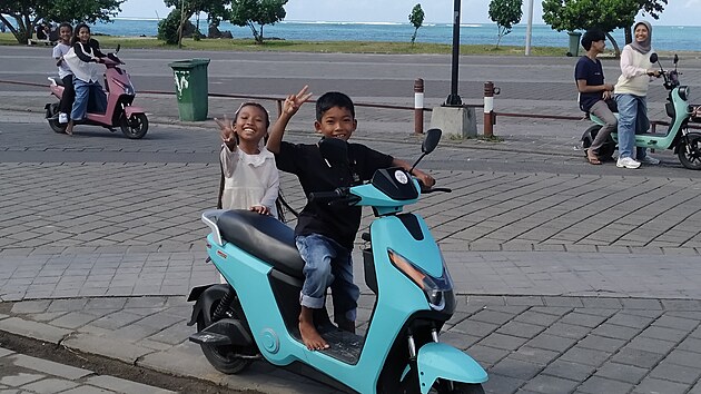 Sk�try na indon�sk�m ostrov� Lombok b�n� ��d� mal� d�ti. Nen� v�jimkou, �e na...