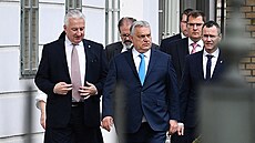 Viktor Orbán p�ichází po volbách do prezidentského paláce. (15. dubna 2026)