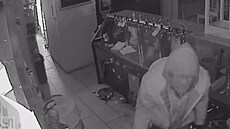 Policie hledá podez�elého mu�e, vyloupil restauraci v Praze 6 (22. b�ezna 2026)