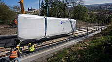 Po více ne� roce se na tra� pet�ínské lanovky vracejí vozy. Jedná se o nové...