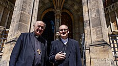 Dosluhující pra�ský arcibiskup Jan Graubner a nastupující arcibiskup Stanislav...