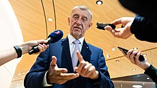 Premiér Andrej Babi� na náv�t�v� ve spole�nosti Siemens v n�meckém Forchheimu....