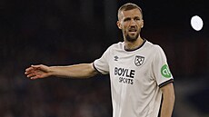 Tomá� Sou�ek z West Hamu v utkání s Crystal Palace.