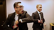 Agenti Tajné slu�by zasahují proti st�elci b�hem ve�e�e korespondent� Bílého...