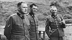 D�stojníci SS p�i spole�enském setkání v areálu rekrea�ního st�ediska Solahütte...