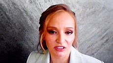 Jekat�rina Tichonovová se prost�ednictvím videop�enosu ú�astní Petrohradského...