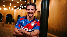 Slovenský fotbalista Patrik Hro�ovský znovu pózuje v plze�ském dresu.